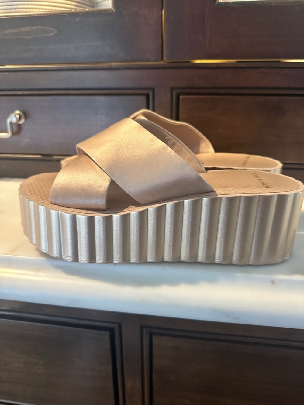 Tory Burch Satin Scallop Platform Sandal - Picture 6 of 8